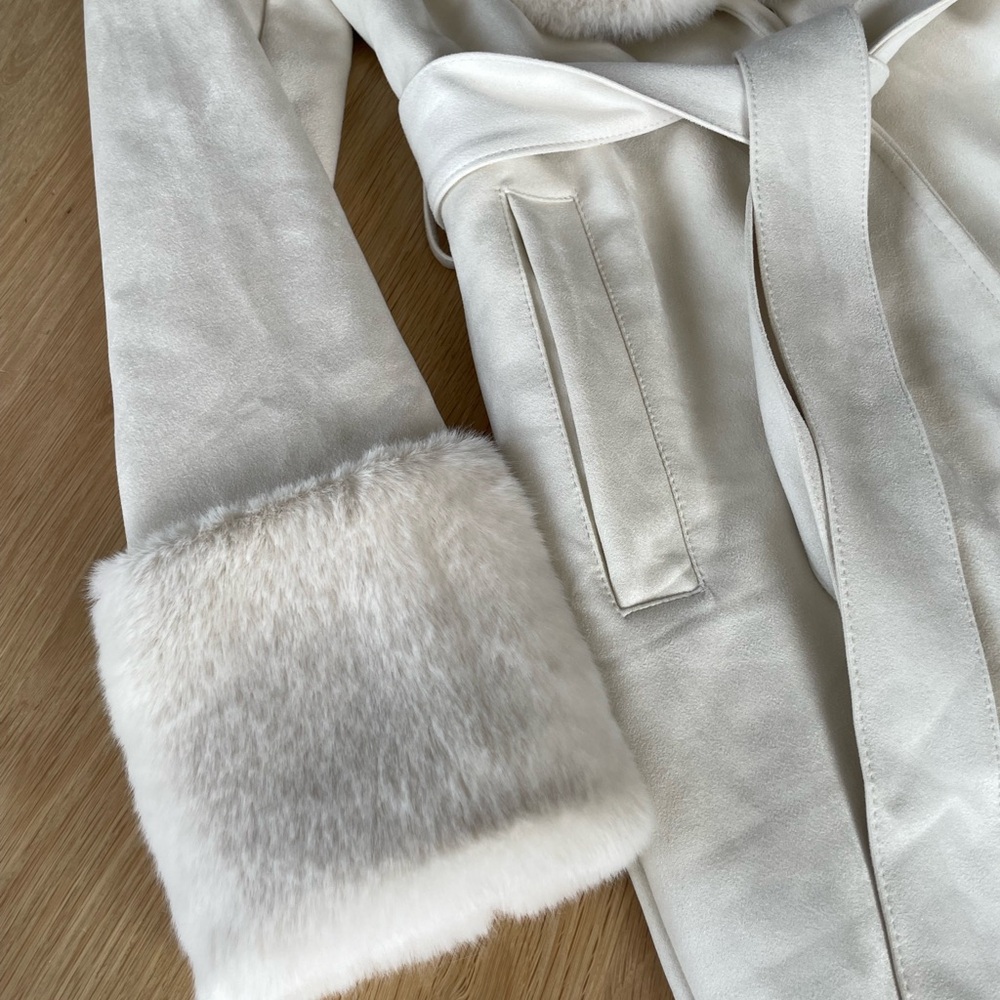 Elegant White Faux Fur Trimmed Coat - Picture 4 of 7